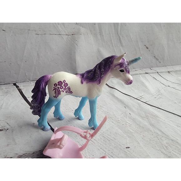 Schleich Olaria Unicorn Foal PVC Figure, Baby Unicorn, Colt, #70589, Mythical - Picture 5 of 7